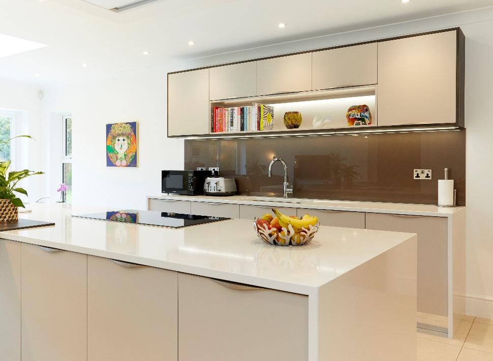 A kitchen with a white countertop

Description automatically generated
