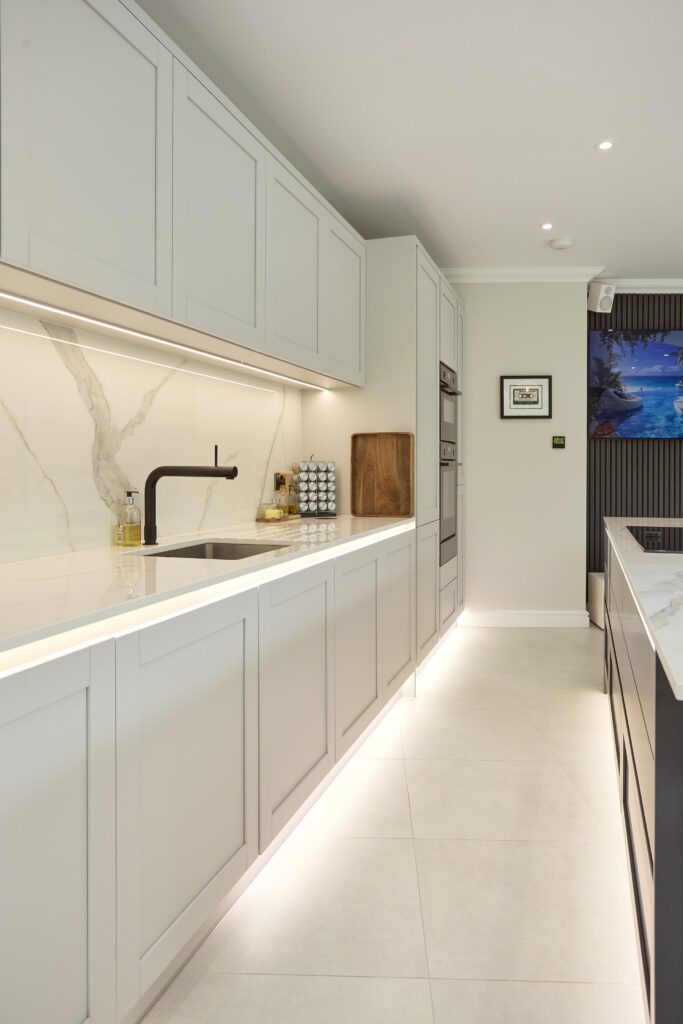 Intelligent_Lighting_for_Setting_the_Right_Mood-Ashford_Kitchens_&_Interiors
