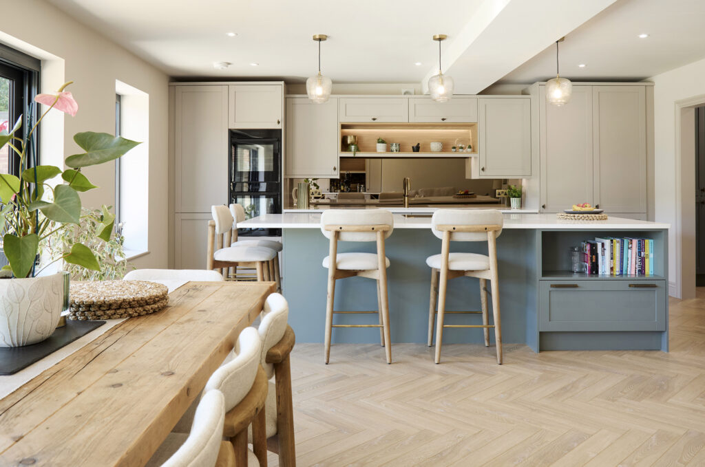 kitchens_with_centre_island-Ashford_kitchens_and_interiors